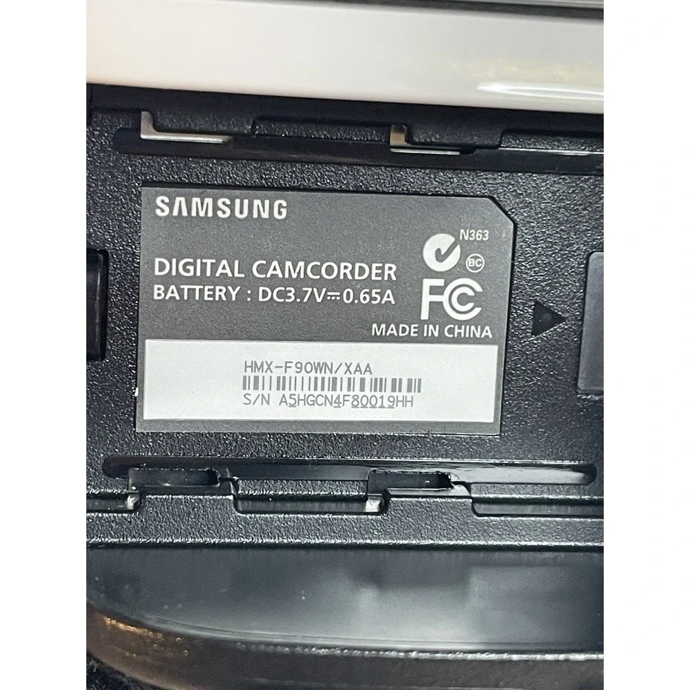 Samsung HMX-F90 Hand-Held Camcorder White w/Charger  Tested Works